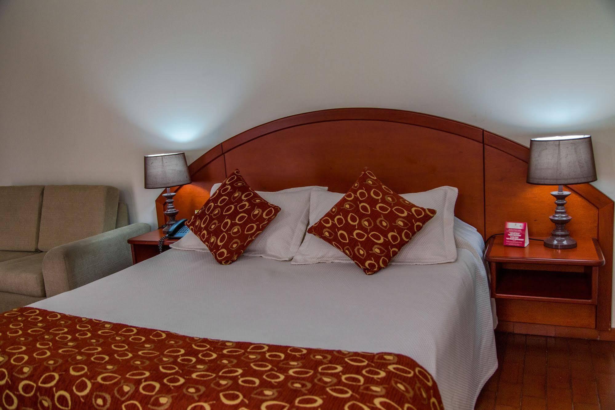 Hotel Don Lolo Вильявисенсио Экстерьер фото